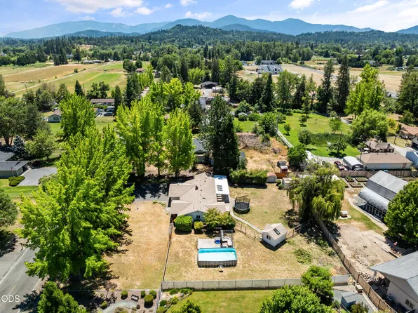 155 Westwood Dr, Grants Pass, OR 97527