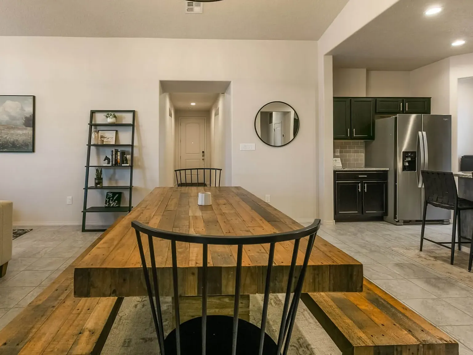 4 bed, 2420 sqft, $6,500 — Photo 4