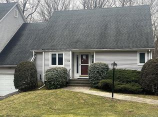 110 Paugassett Ln, Shelton, CT 06484
