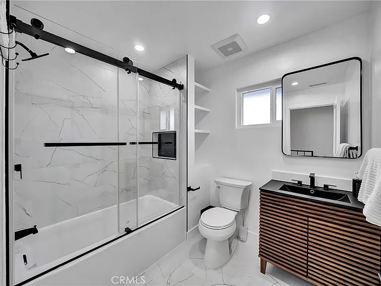 24445 Clipstone St — Photo 38