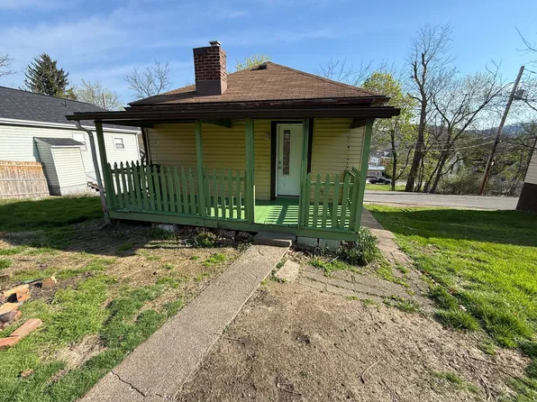 843 1/2 6th Ave, Coraopolis, PA 15108