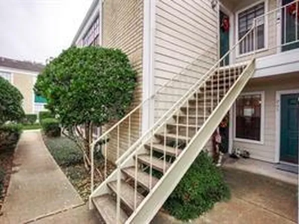 12660 Ashford Point Dr APT 207, Houston, TX 77082