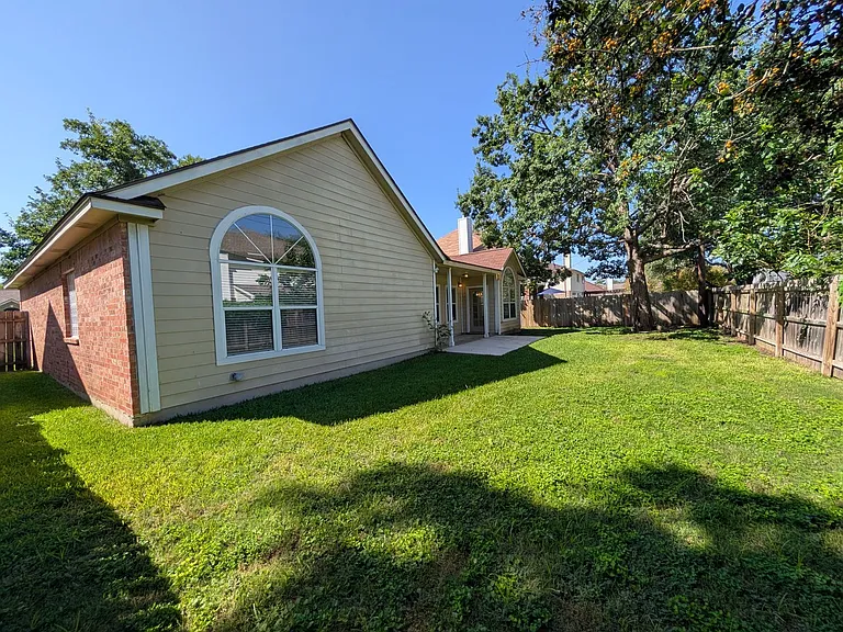 947 River Rock — Photo 33