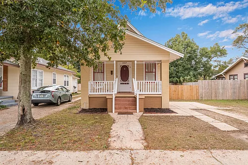 1017 W Gregory St Photo 1