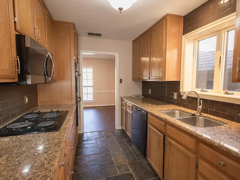 1206 Marigold Ln — Photo 22