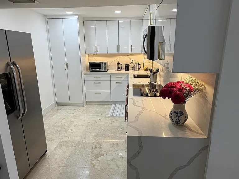 1420 Brickell Bay Dr #1108 — Photo 2