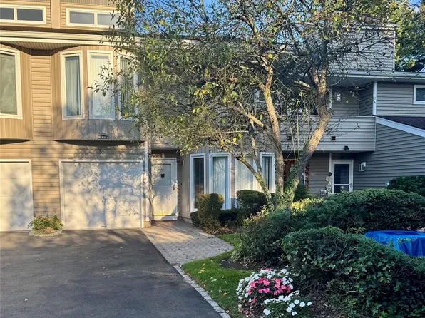 55 Kristin Lane, Hauppauge, NY 11788
