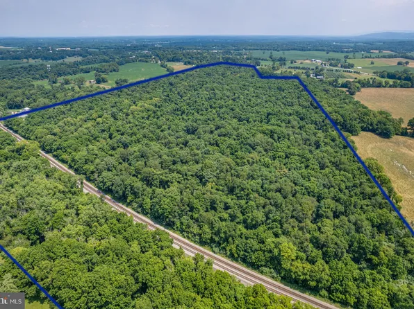 Maryvale Dr, Harpers Ferry, WV 25425