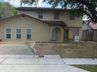 11206 Woodway Creek Dr, Corpus Christi, TX 78410