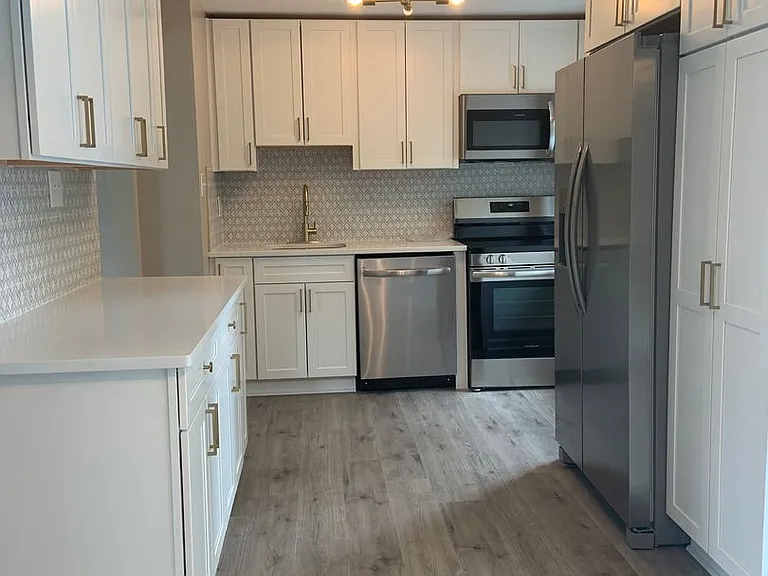 203 Parkwood Dr — Photo 3