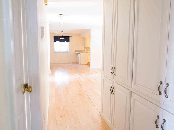 5th image of 2200 E Hillcrest Avenue