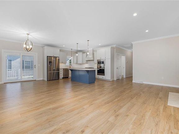 5th image of 633 S Shore Village Blvd