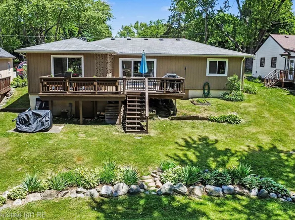 9567 Susin Ln, Clarkston, MI 48348
