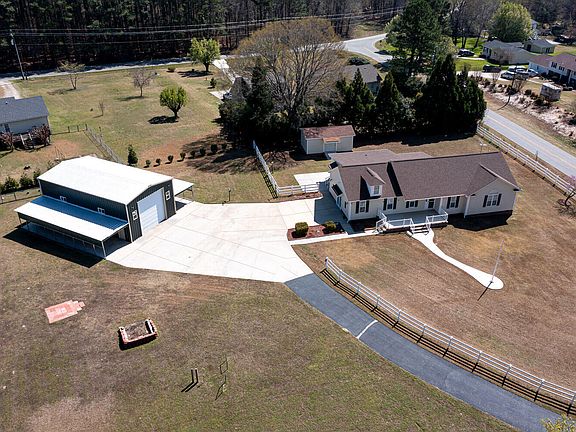 2nd image of 34 Blue Pond Rd