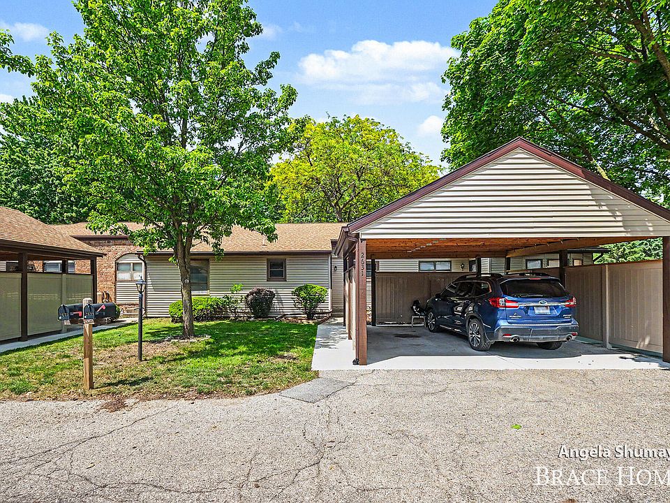 1st image of 2631 Chatham Woods Dr SE