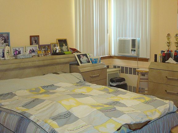 5th image of 124 Saint Johns Ave