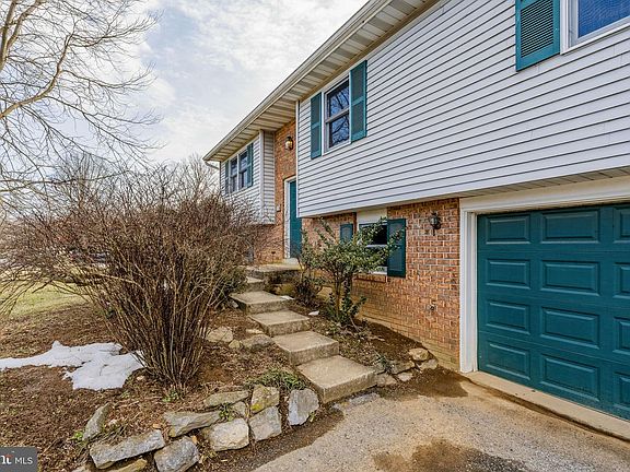 4th image of 30 Buttonwood Dr