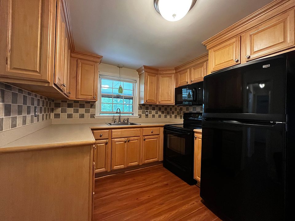 1st image of 8 Parkview Rd