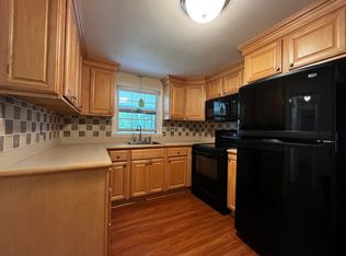 8 Parkview Rd, Woburn, MA 01801
