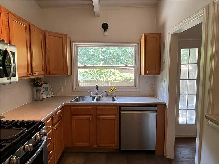 1945 Dellwood Dr NW #B — Photo 15
