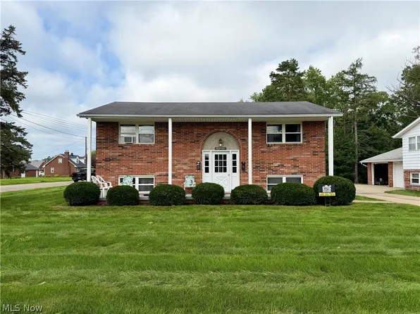 813 S Nickelplate St, Louisville, OH 44641