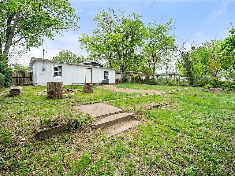 1417 Hamsted St — Photo 14