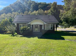 902 Oak St, Cumberland, KY 40823