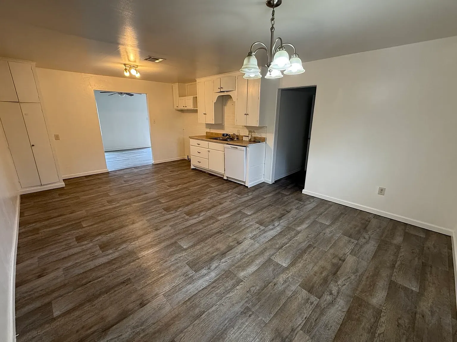 2407 Manila St — Photo 4