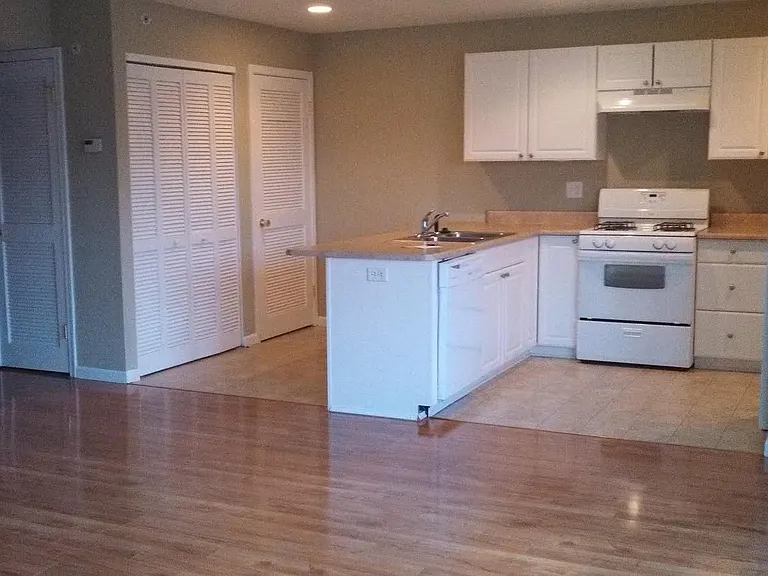 Clover Crossings Apartments — Photo 18