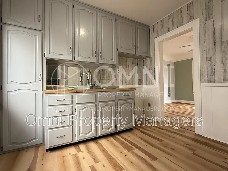 2 bed, 1.0 bath, $995 — Photo 3