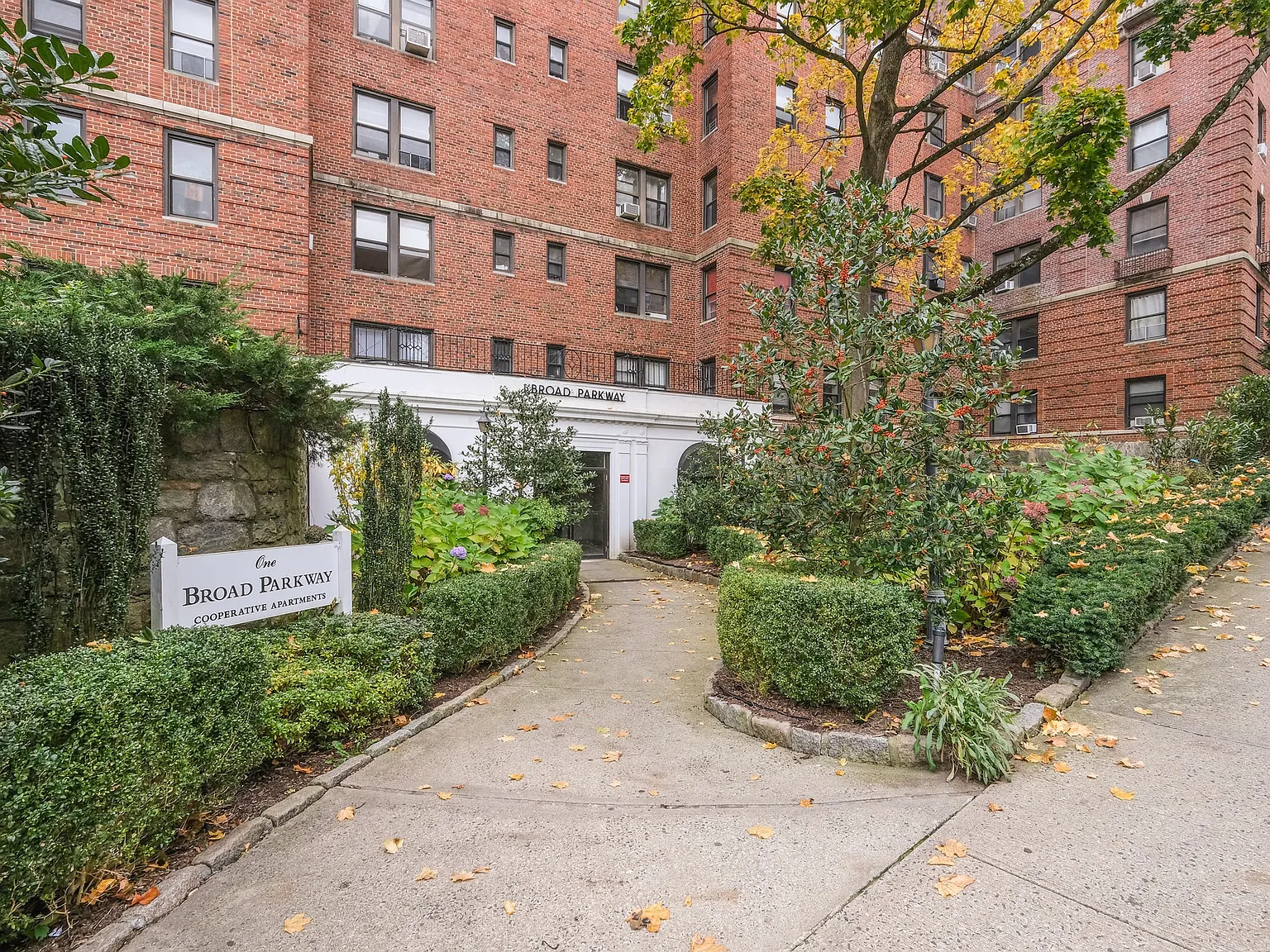 1 bed, 1.0 bath, 975 sqft, $2,550 — Photo 2