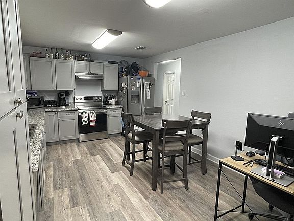 3rd image of 252 Walnut St