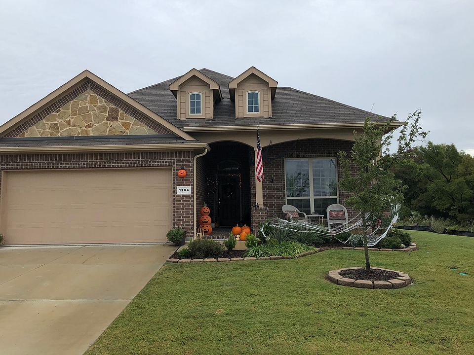 1st image of 1104 Vaughna Dr