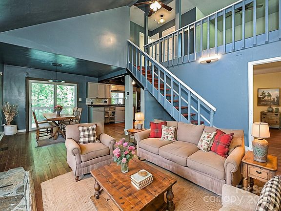 4th image of 7913 Briardale Dr