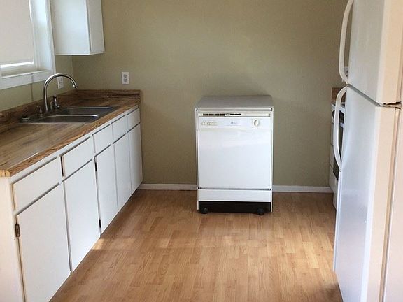 2nd image of 207 W 7th St