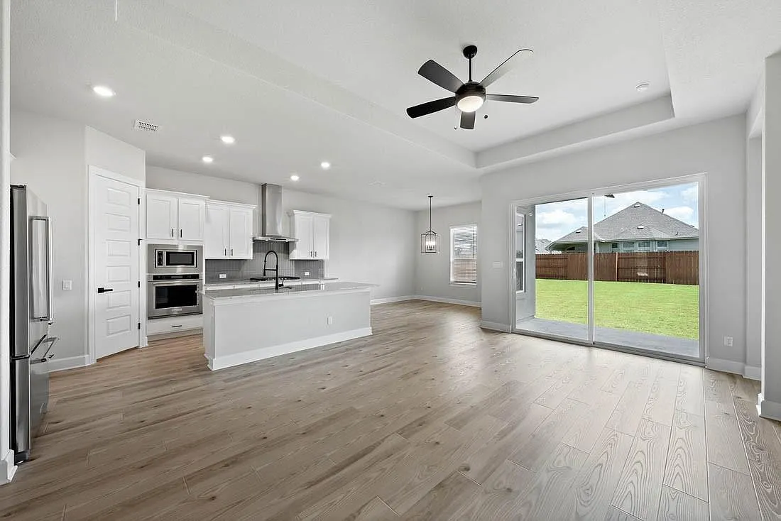 4 bed, 2.0 bath, 1896 sqft, $3,565 — Photo 4