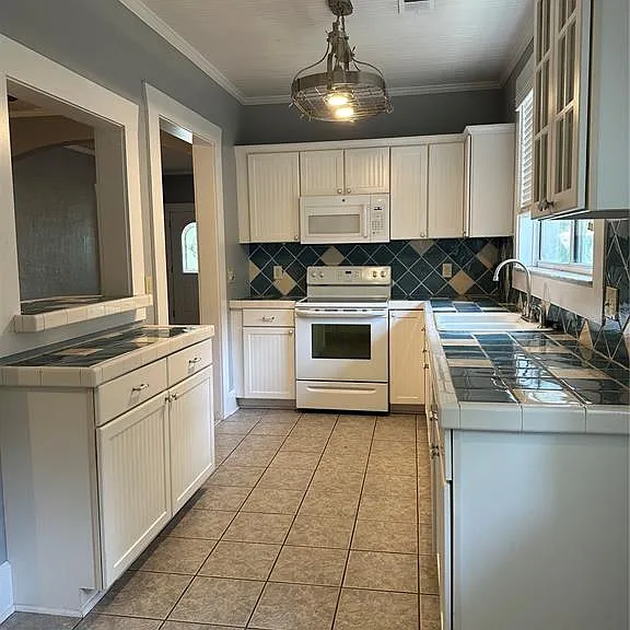 1209 E Comanche Ave — Photo 21