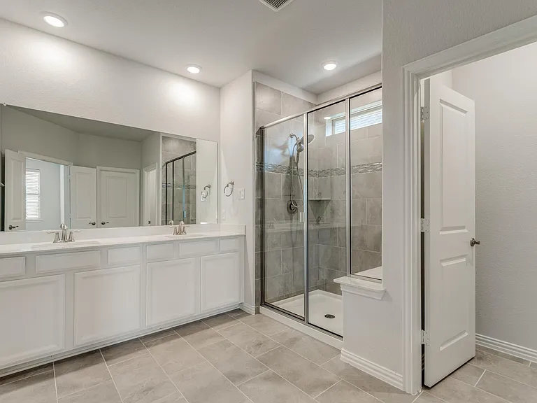 1366 Elaine Dr — Photo 5
