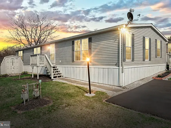 77 Raptor Dr, Hanover, PA 17331