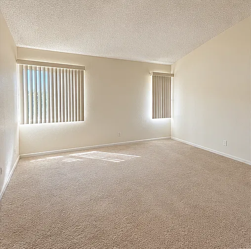 3 bed, 2.5 bath, 1294 sqft, $3,950 — Photo 3