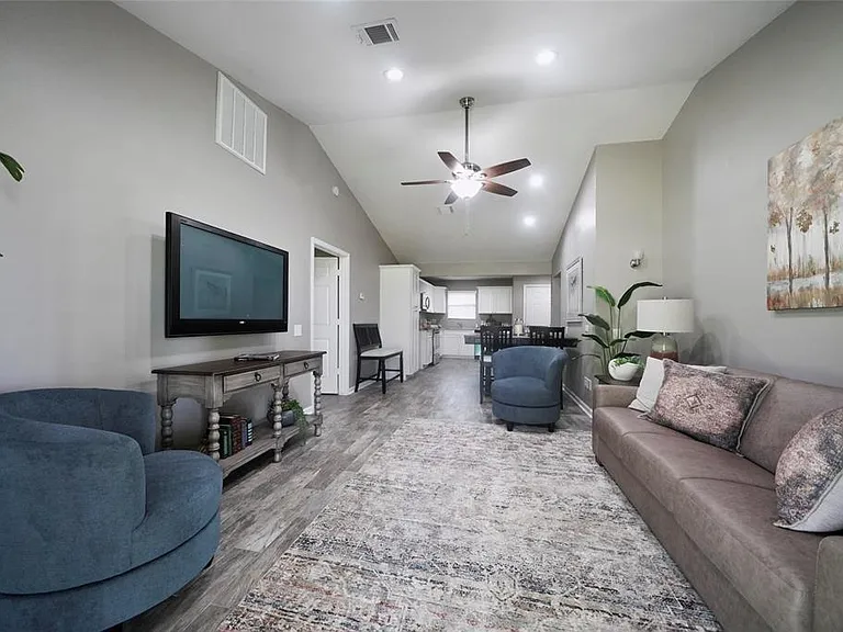 3508 Balboa Cir — Photo 12