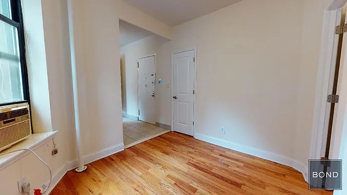 Rented by Bond New York | media 17