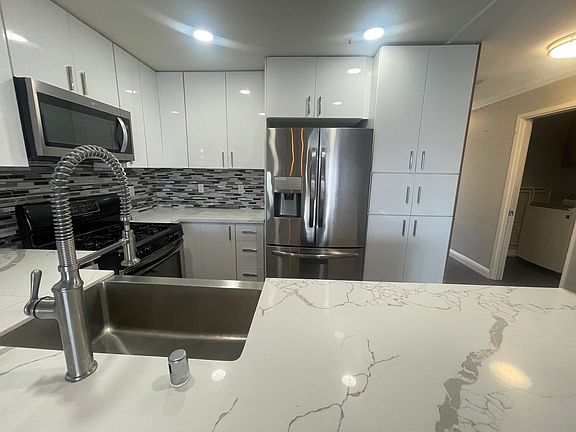 2nd image of 110 Oak Ct