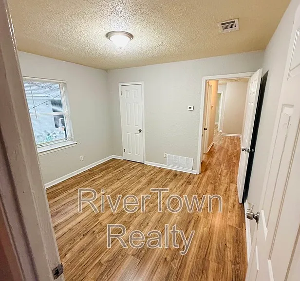3046 Sinclair St — Photo 8