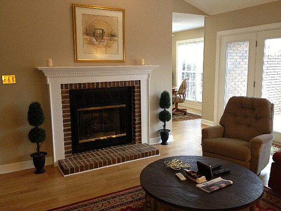 2nd image of 102 Windsor Oaks Ct
