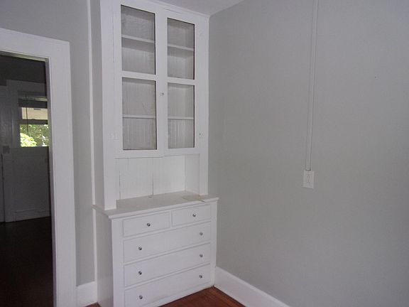 5th image of 935 6th St N APT 1