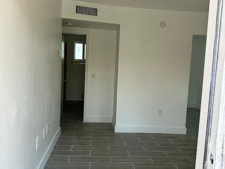 460 SW 7th St #5 — Photo 13