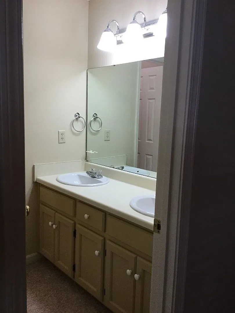 1068 Vineyards Drive — Photo 4