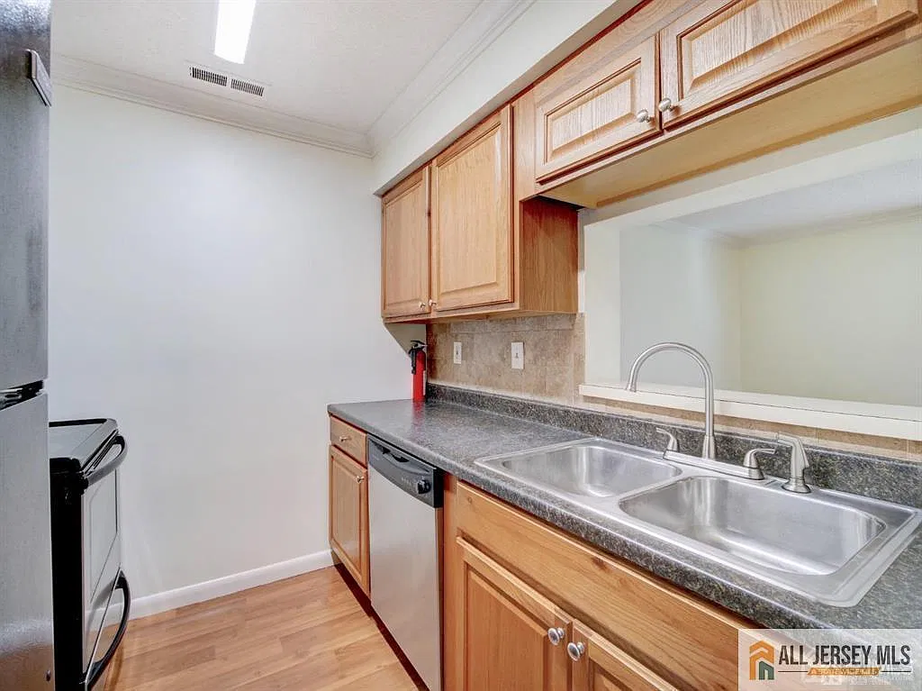1 bed, 1.0 bath, $1,750 — Photo 3