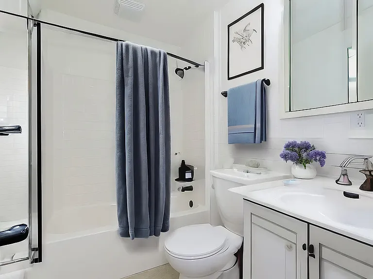 543 Leeds Ave — Photo 5